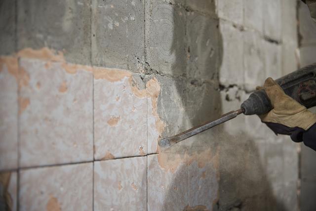 卫生间瓷砖脱落最好的修复办法(卫生间瓷砖脱落的补救方法有哪些) 卫生间瓷砖脱落最好的修复办法(卫生间瓷砖脱落的补救方法有哪些)