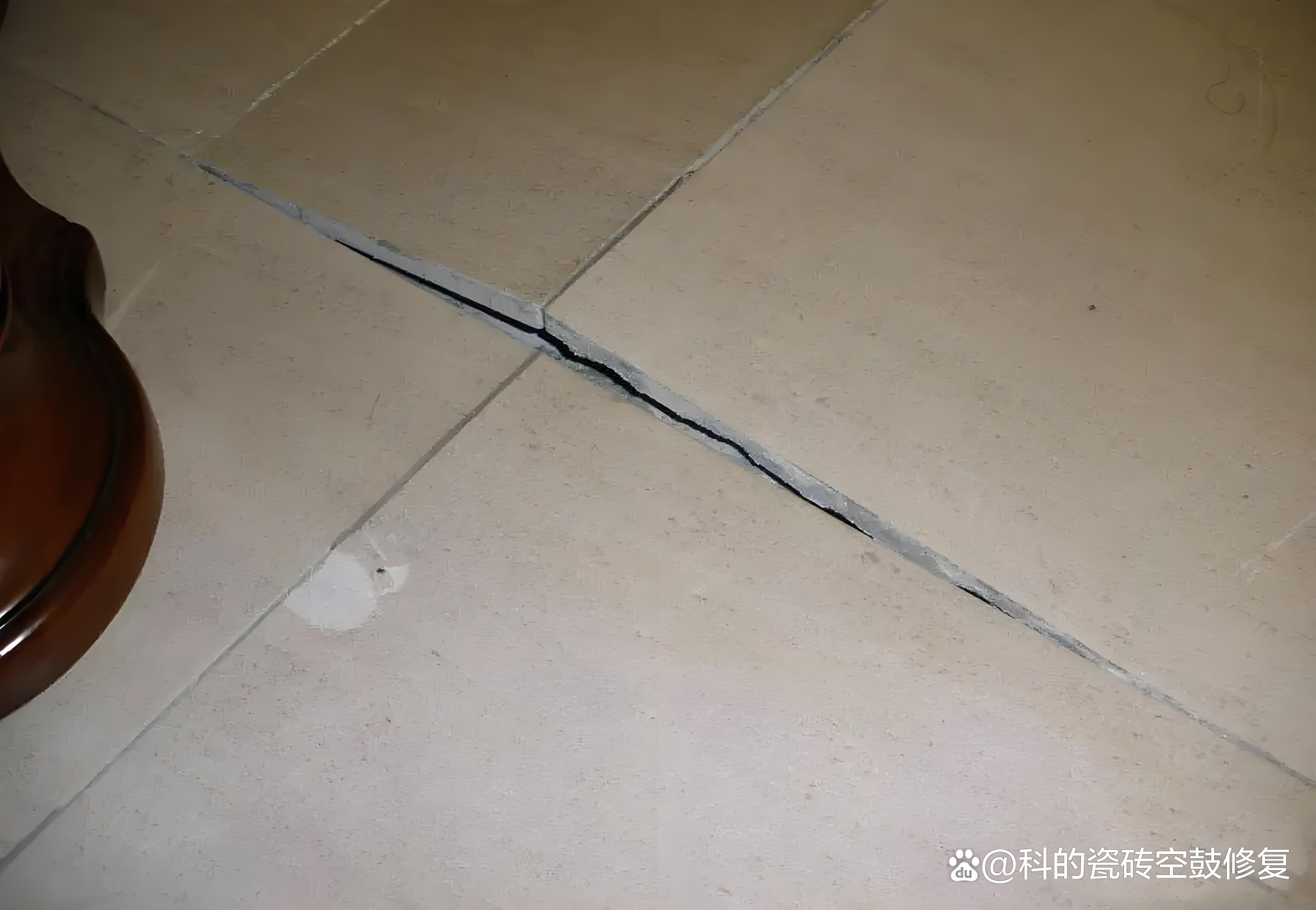 厨房墙上瓷砖鼓起来了怎么办(厨房墙上瓷砖鼓起来了怎么办呢) 厨房墙上瓷砖鼓起来了怎么办(厨房墙上瓷砖鼓起来了怎么办呢)