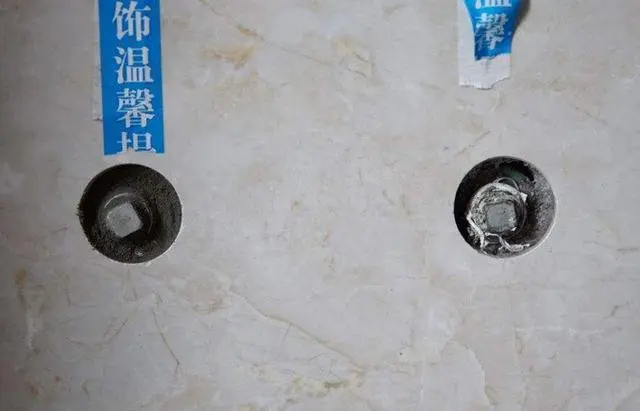 瓷砖上打孔会把瓷砖打裂开吗(瓷砖上打孔会把瓷砖打裂开吗视频)